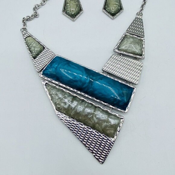 Ballet Brand Green Gray Silvertone Statement Necklace w/ Matching Earrings - Picture 2 of 5